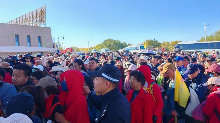 額濟(jì)納胡楊林景區(qū)今年為何這樣“紅”？